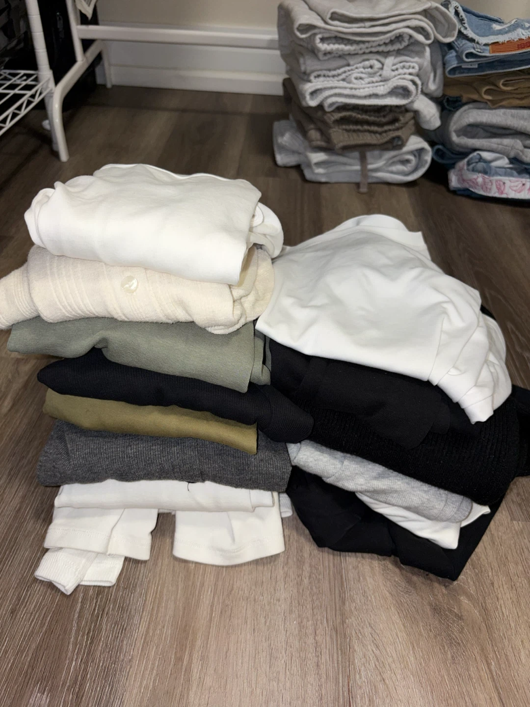 Assorted Women's Long Sleeve Tops Bundle - photo 5