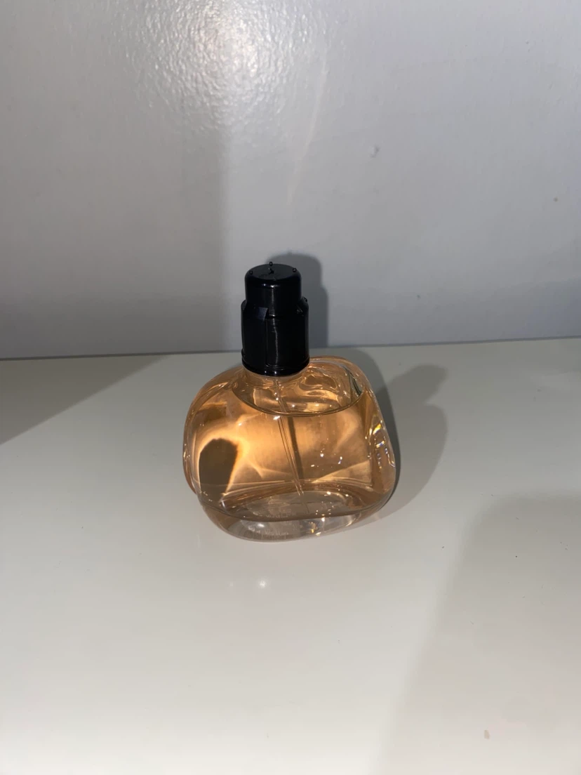 Designer perfumes and makeup - photo 4