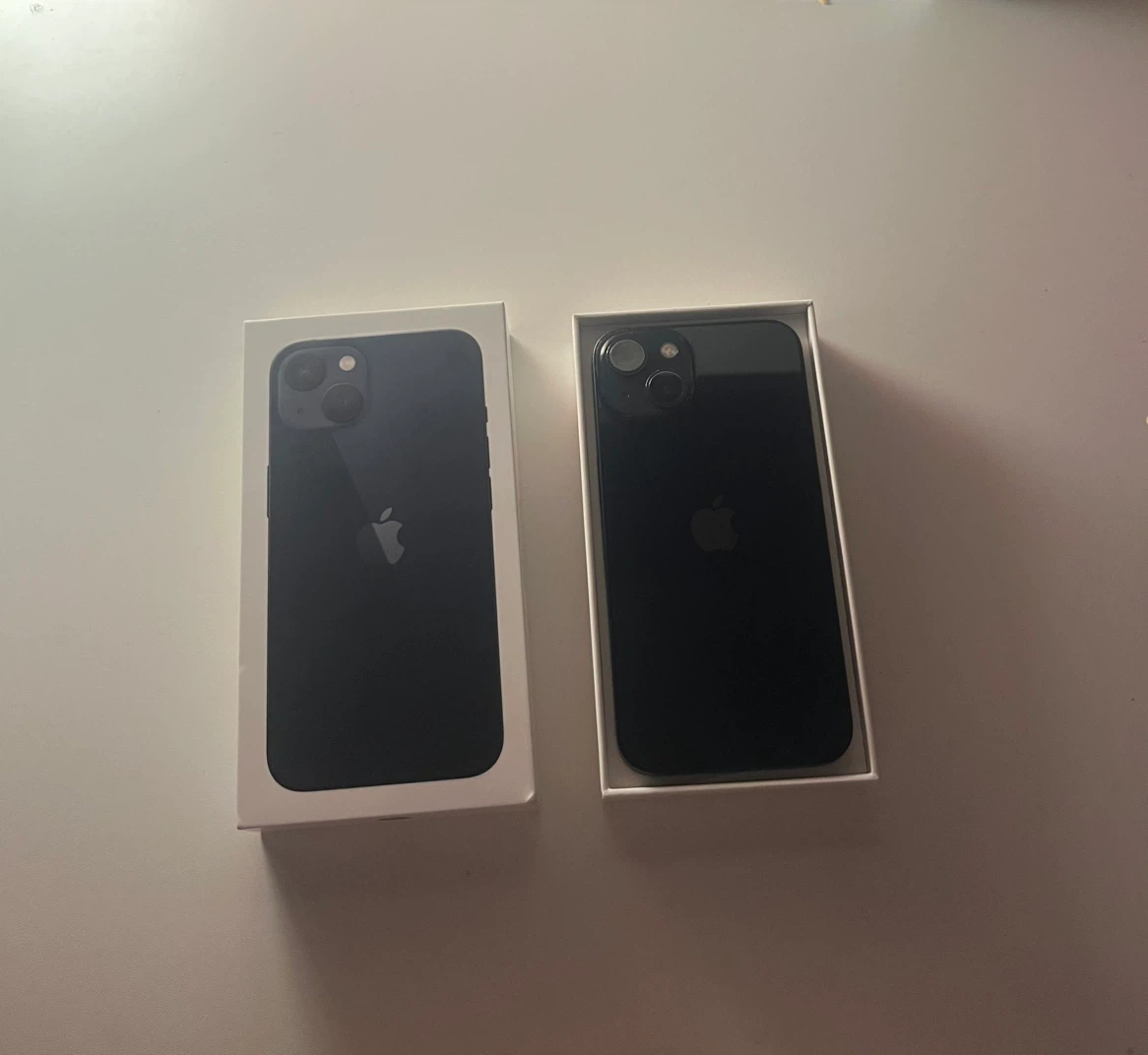iPhone 13 128GB - Midnight - Unlocked -Excellent Condition - photo 2