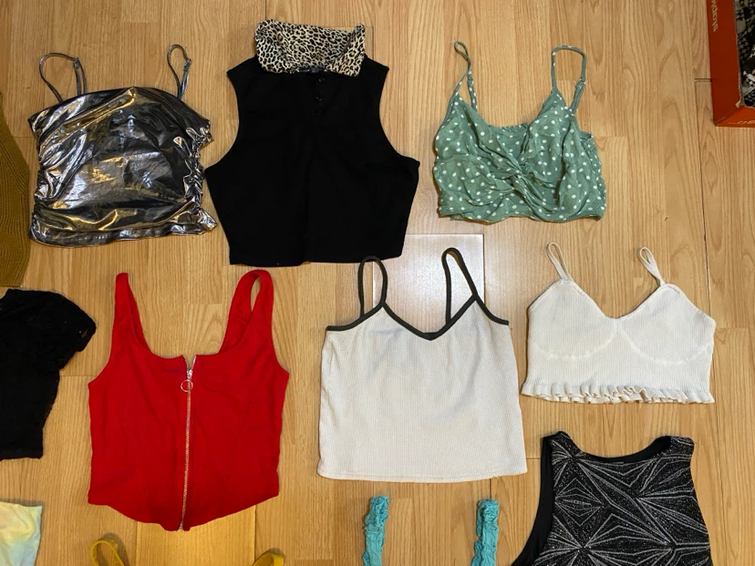 ❤️Assorted Women's Crop Top Bundle - photo 2