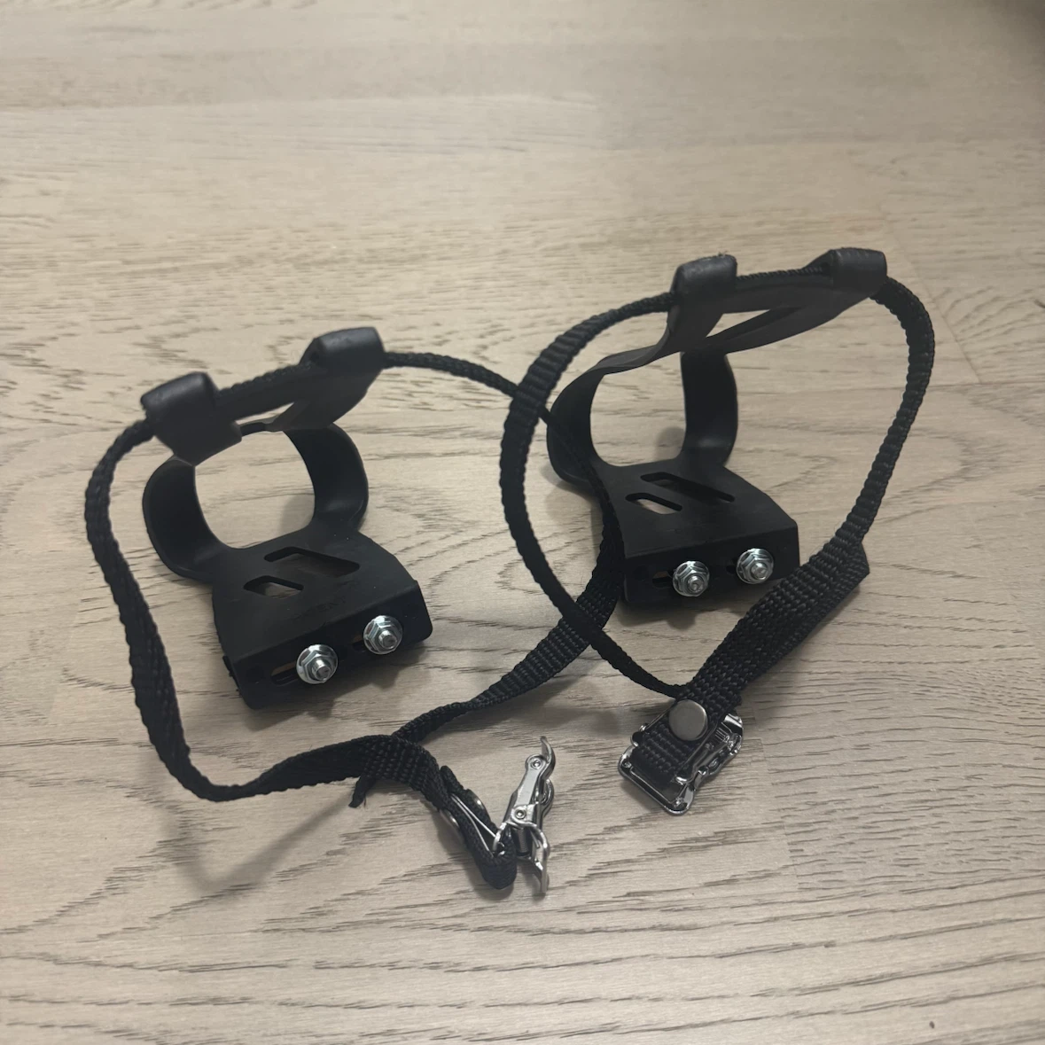 Bicycle Pedal Bindings Toe Clips with Straps