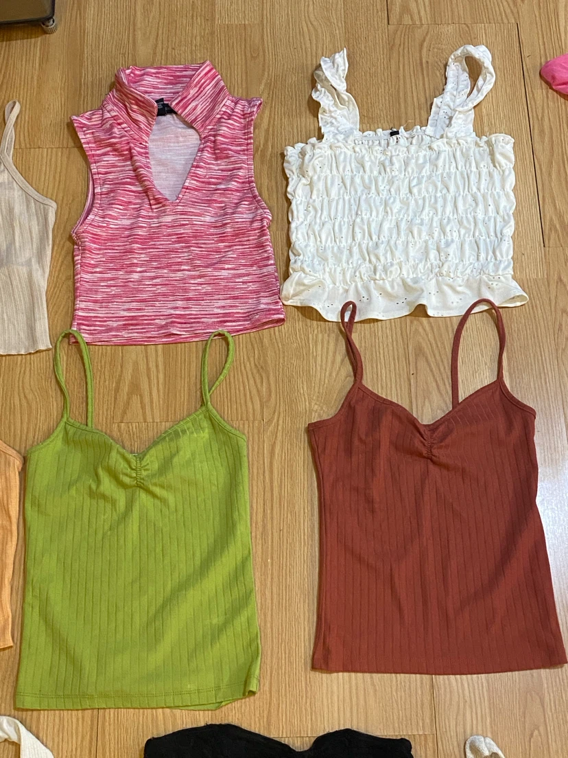 ❤️Assorted Women's Crop Top Bundle - photo 2