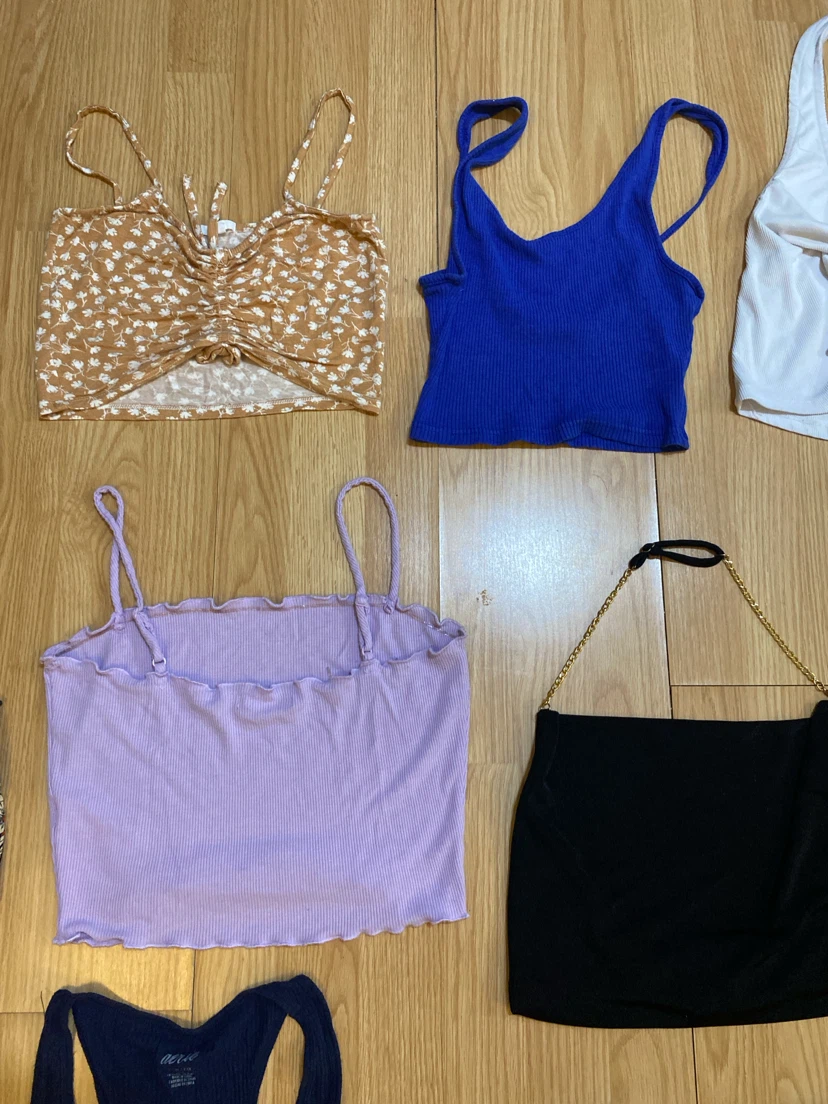 ❤️Assorted Women's Crop Tops and Tanks