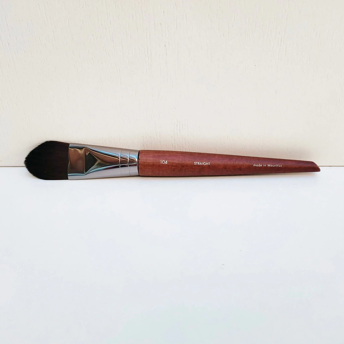 MAKE UP FOR EVER 104 Foundation Brush - photo 2