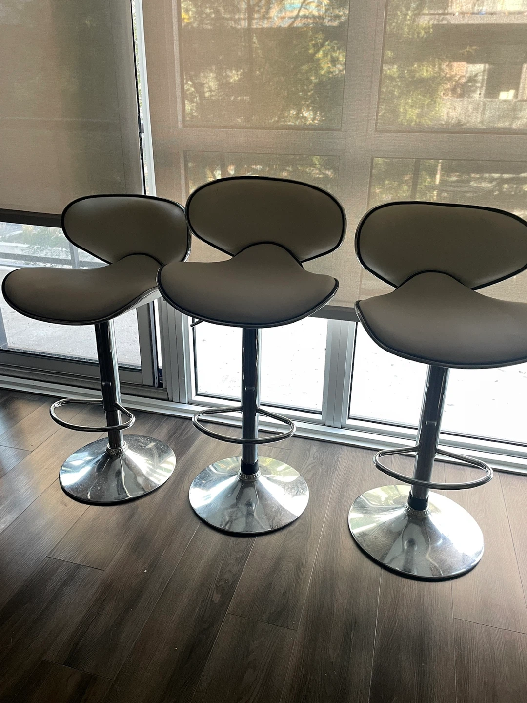 Set of 3 Shultz swivel bar stools - White/Black
