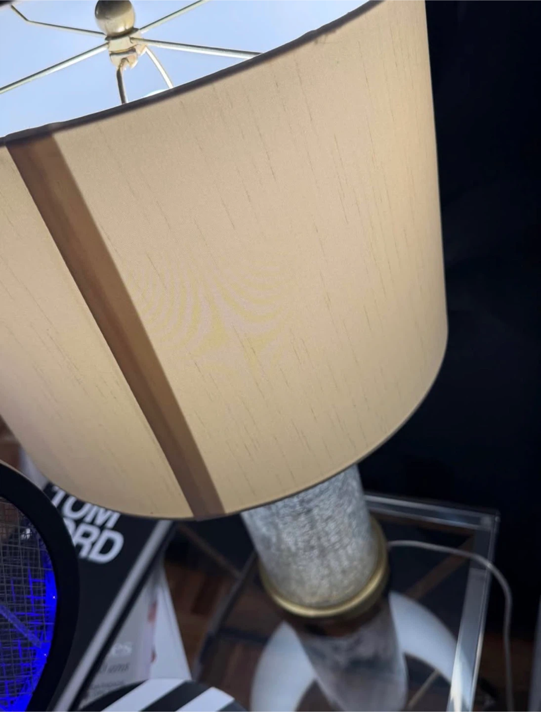 Table Lamp with Textured Glass Base - photo 4