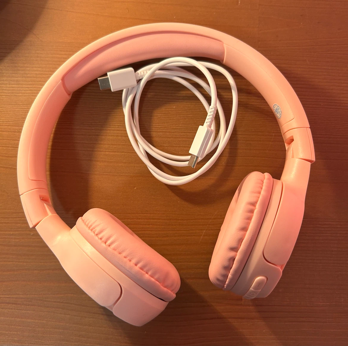 Wireless On-Ear Bluetooth Headphones + Charging Cable NO BRAND