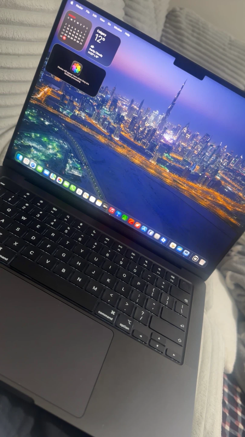 Apple MacBook Pro - photo 2