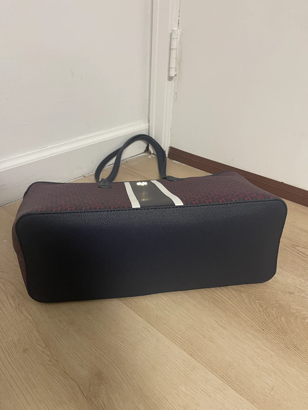Tommy Hilfiger Monogram Tote Bag - photo 5