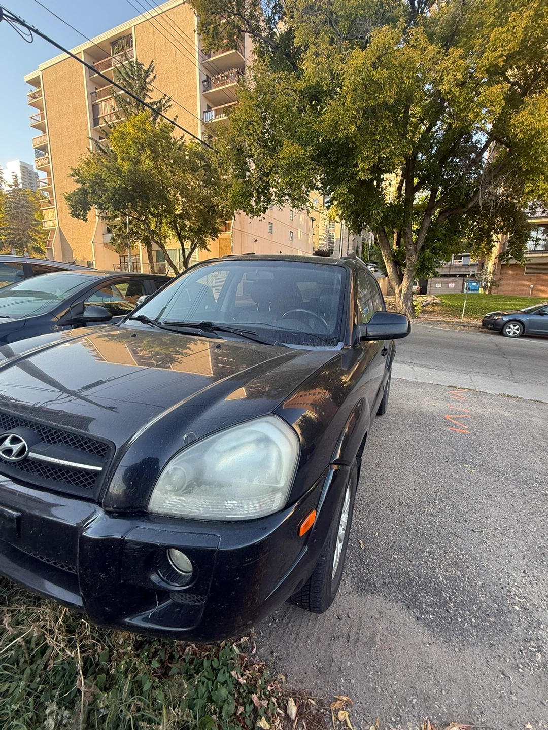 Black Hyundai Tucson SUV - photo 2