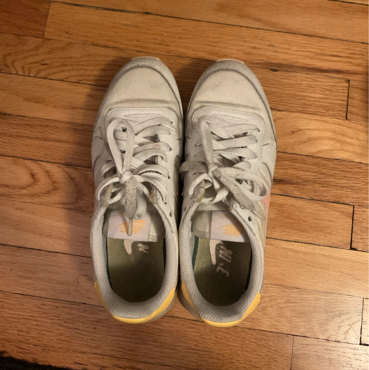 White Nike Sneakers Women’s 6
