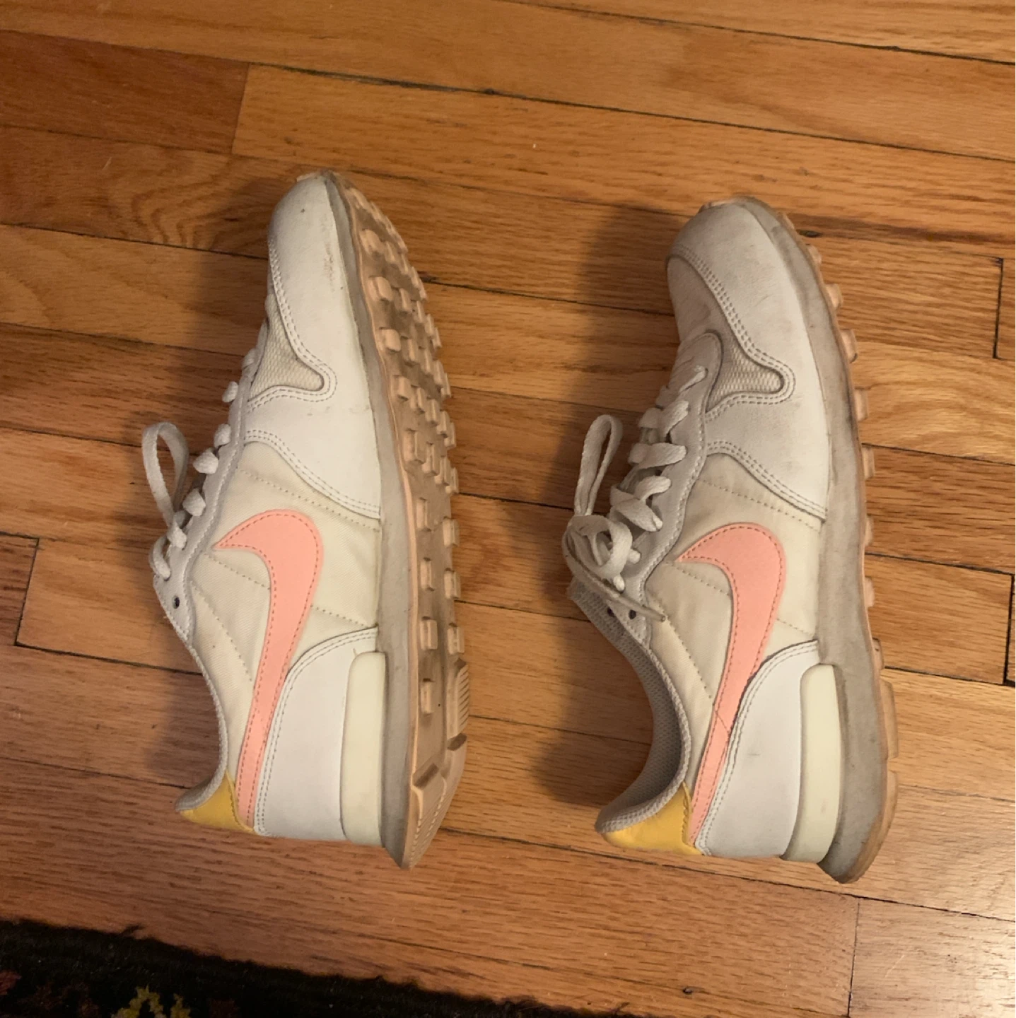 White Nike Sneakers Women’s 6 - photo 2