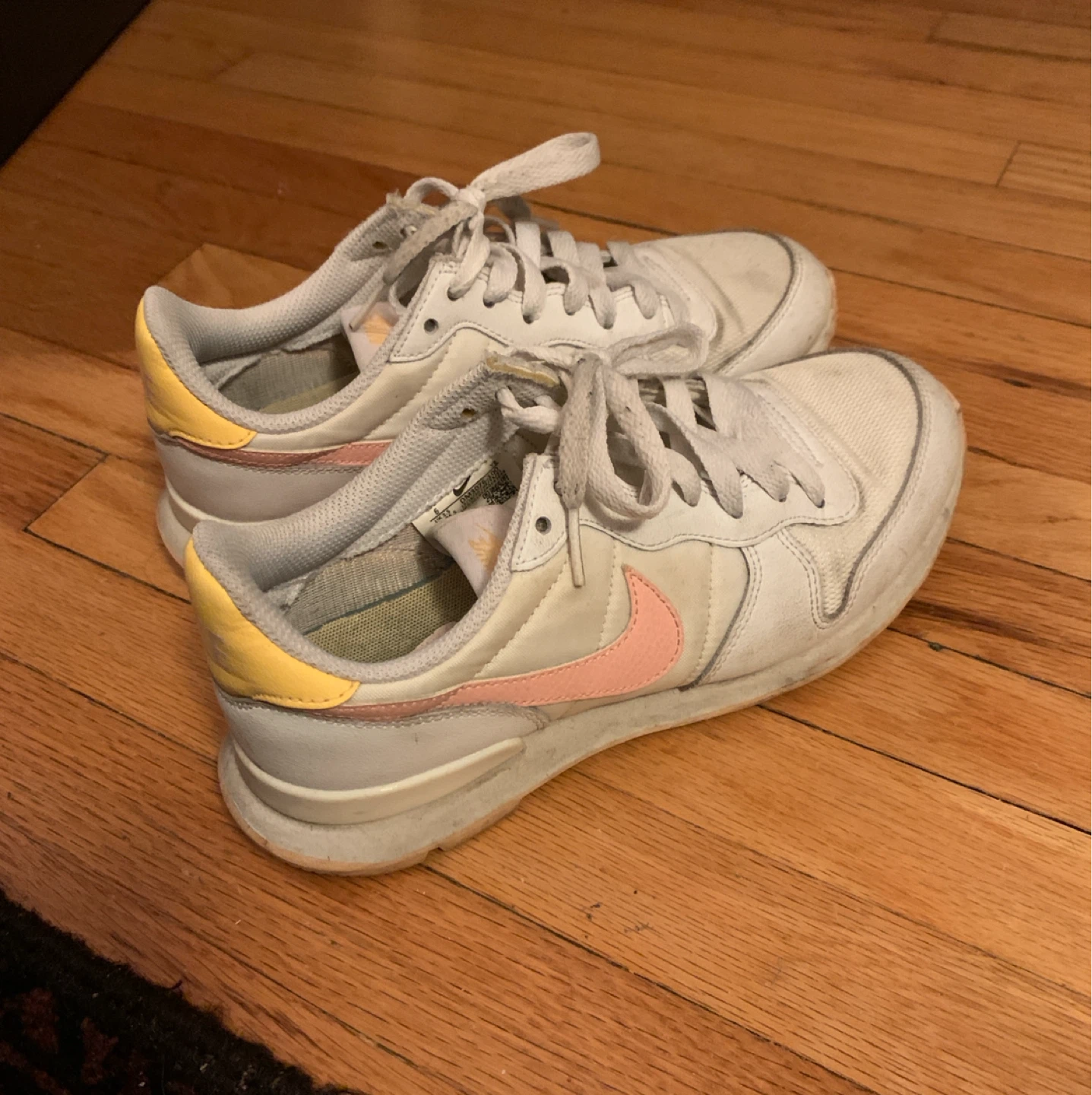 White Nike Sneakers Women’s 6 - photo 3