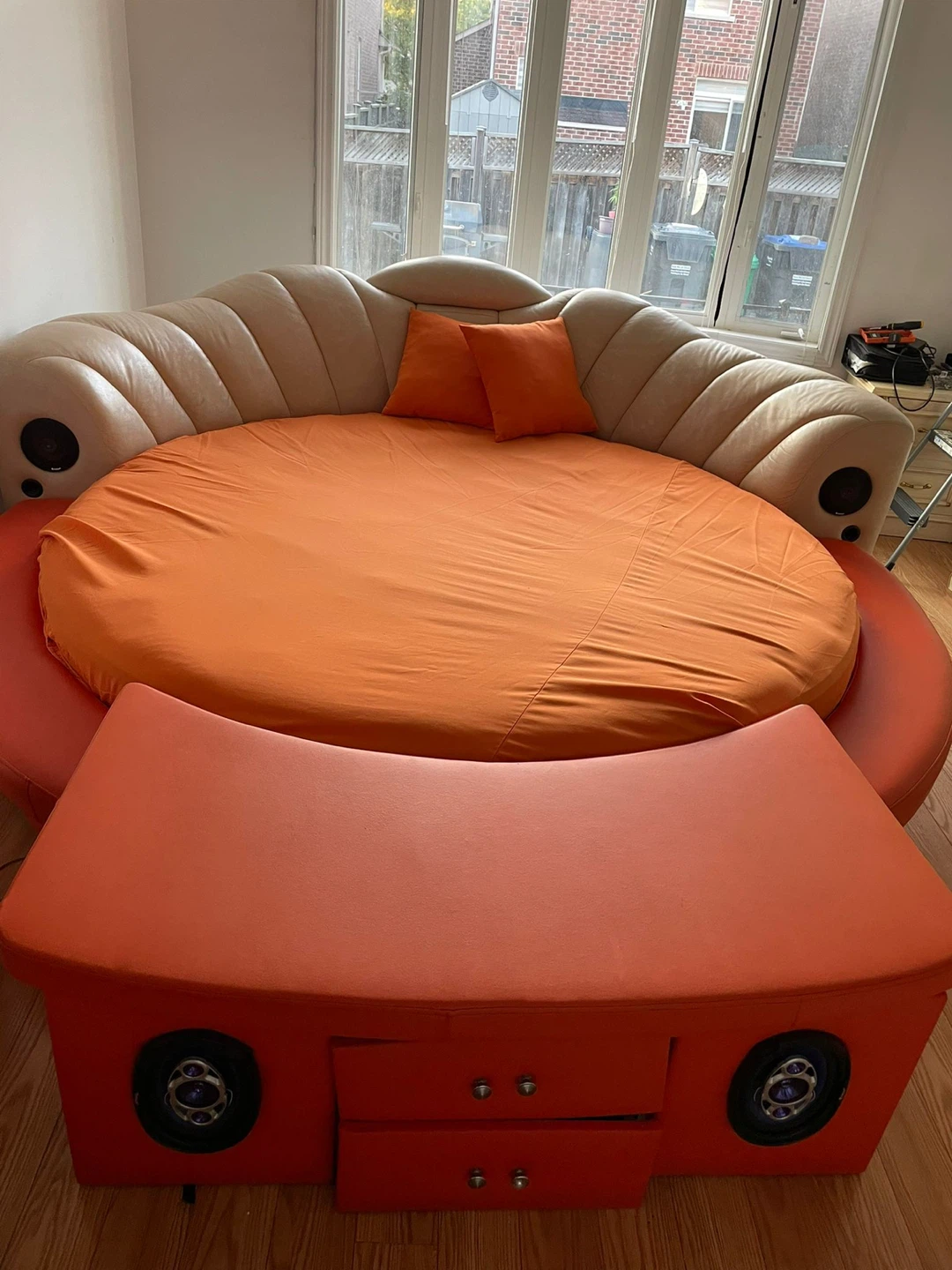 Round Bed with built-in Speakers - photo 2