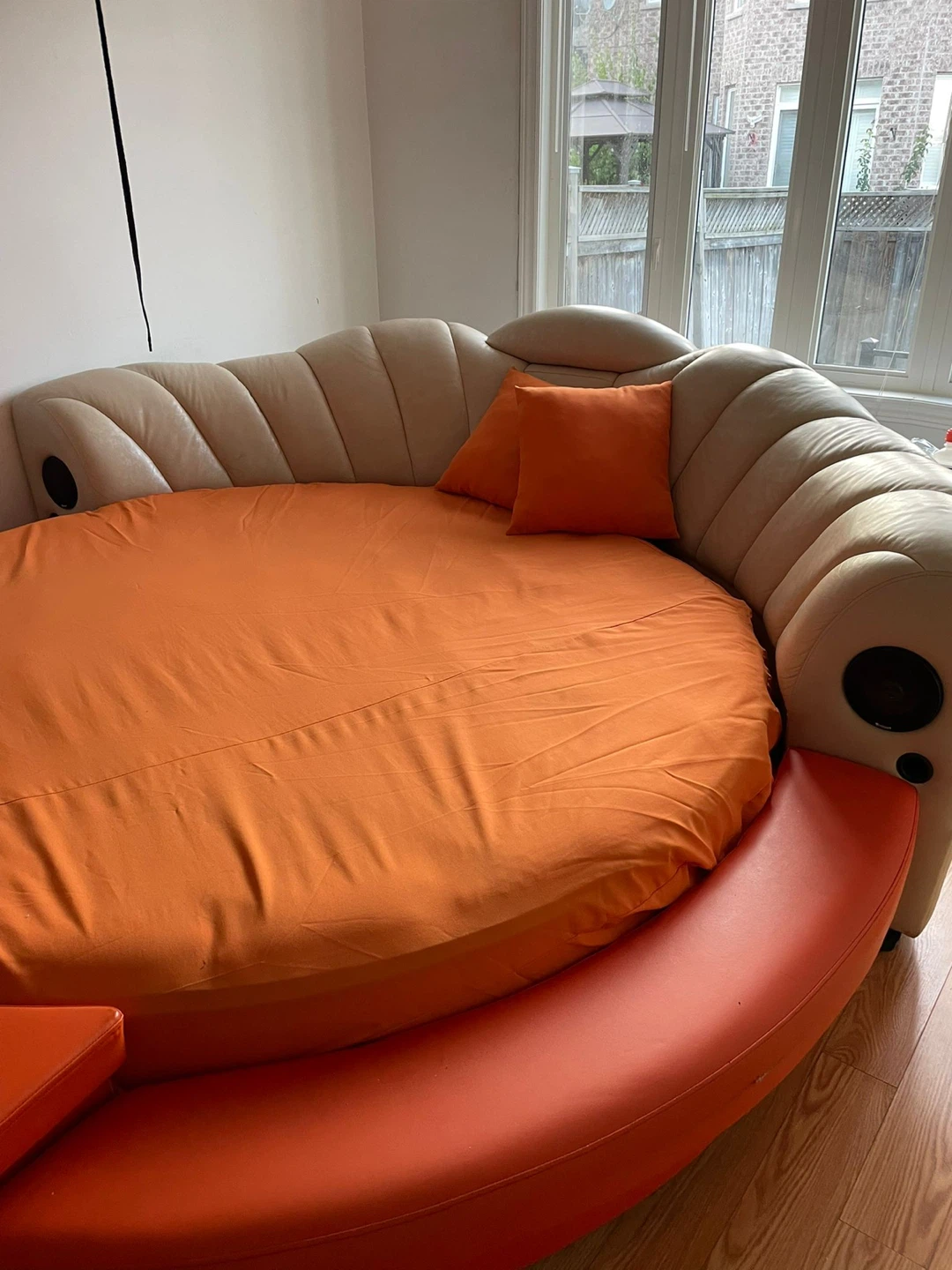 Round Bed with built-in Speakers - photo 3