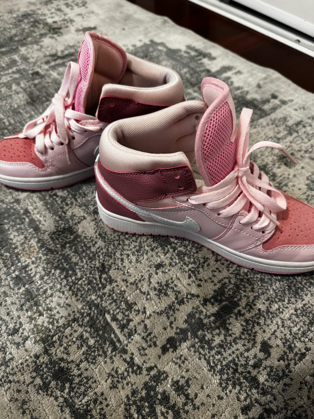 Nike Air Jordan 1 Mid Pink Sneakers US 5.5 - photo 2