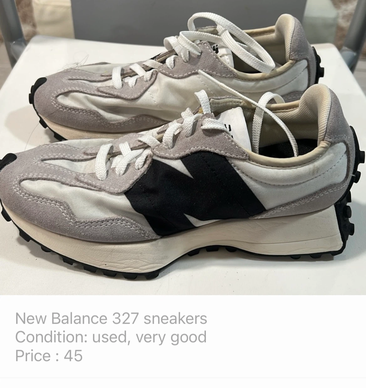 New Balance 327 Sneakers