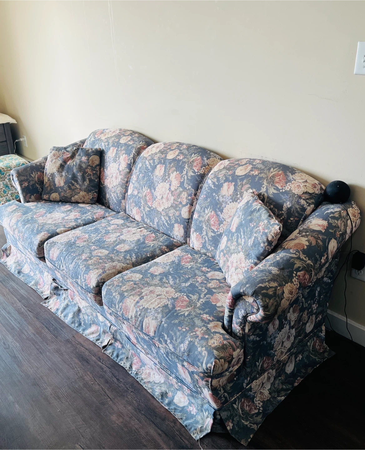 Floral pattern three-seater sofa - photo 2