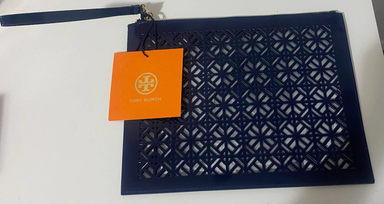 Tory Burch navy cut-out pouch - photo 4