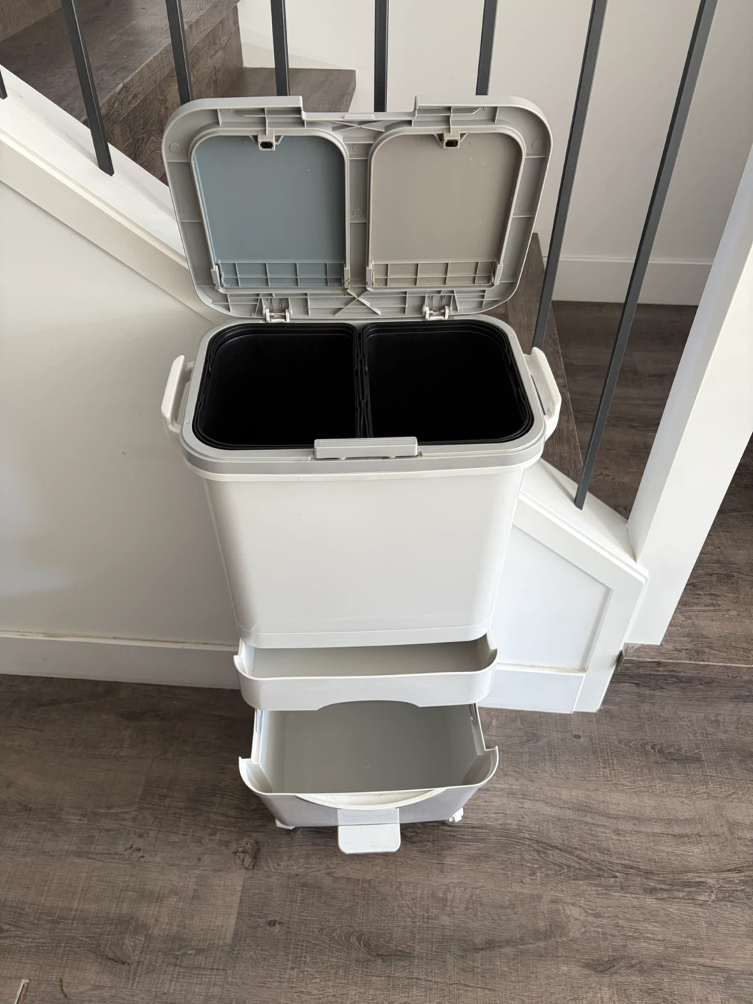 42L Kitchen Trash Can with Lid