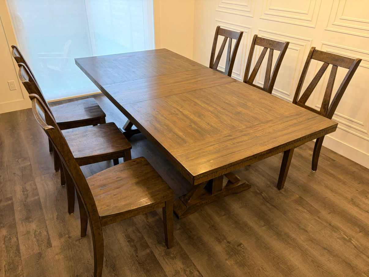 Dining table with 6 chairs for $600 - photo 2