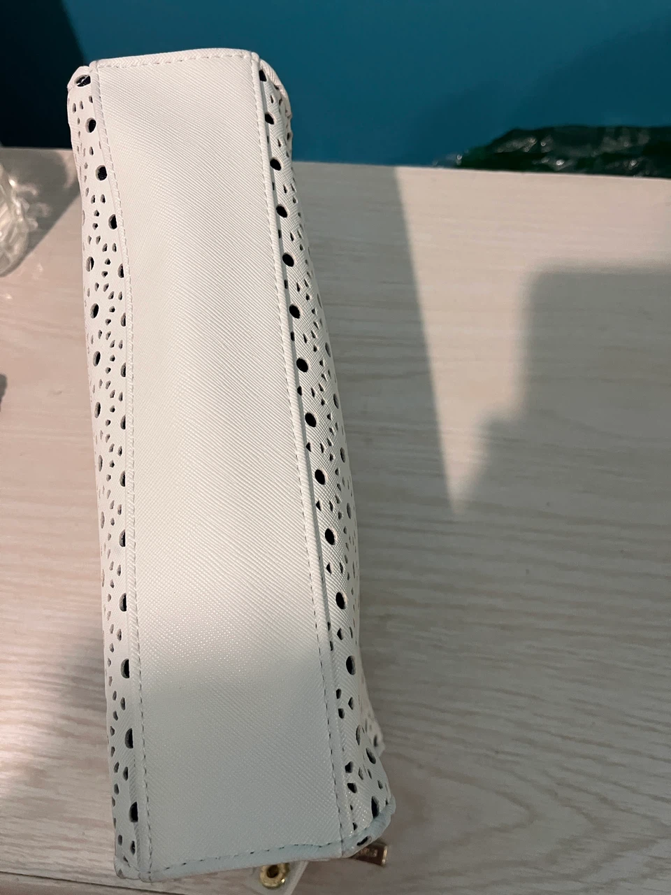 Estee Lauder White Laser Cut Cosmetic Bag - photo 4