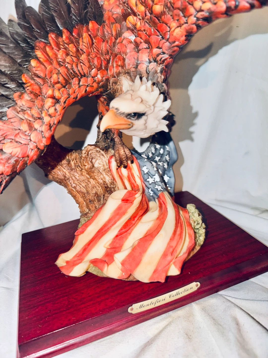 Montefiori Collection Eagle Statue porcelin - photo 2
