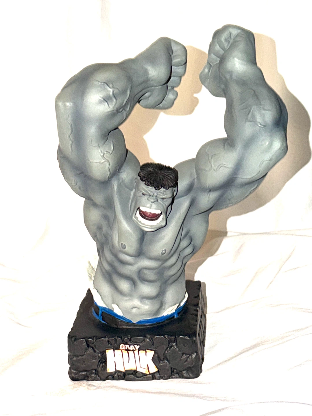 Dynamic Forces Marvel Gray Hulk Limited Edition Bust - photo 2