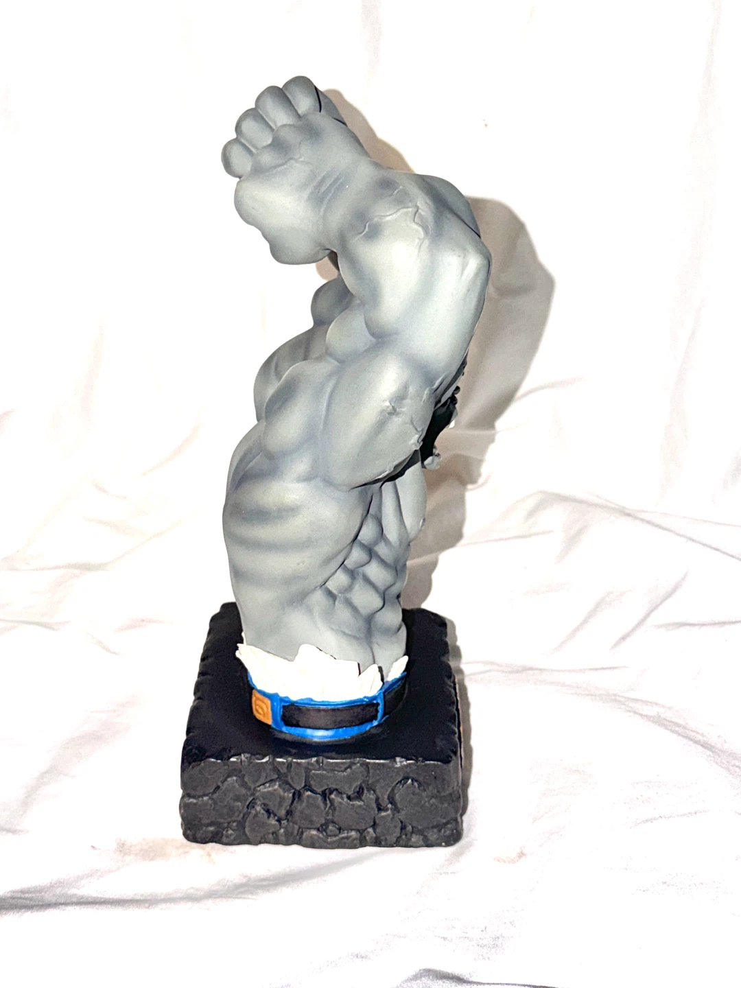 Dynamic Forces Marvel Gray Hulk Limited Edition Bust - photo 3