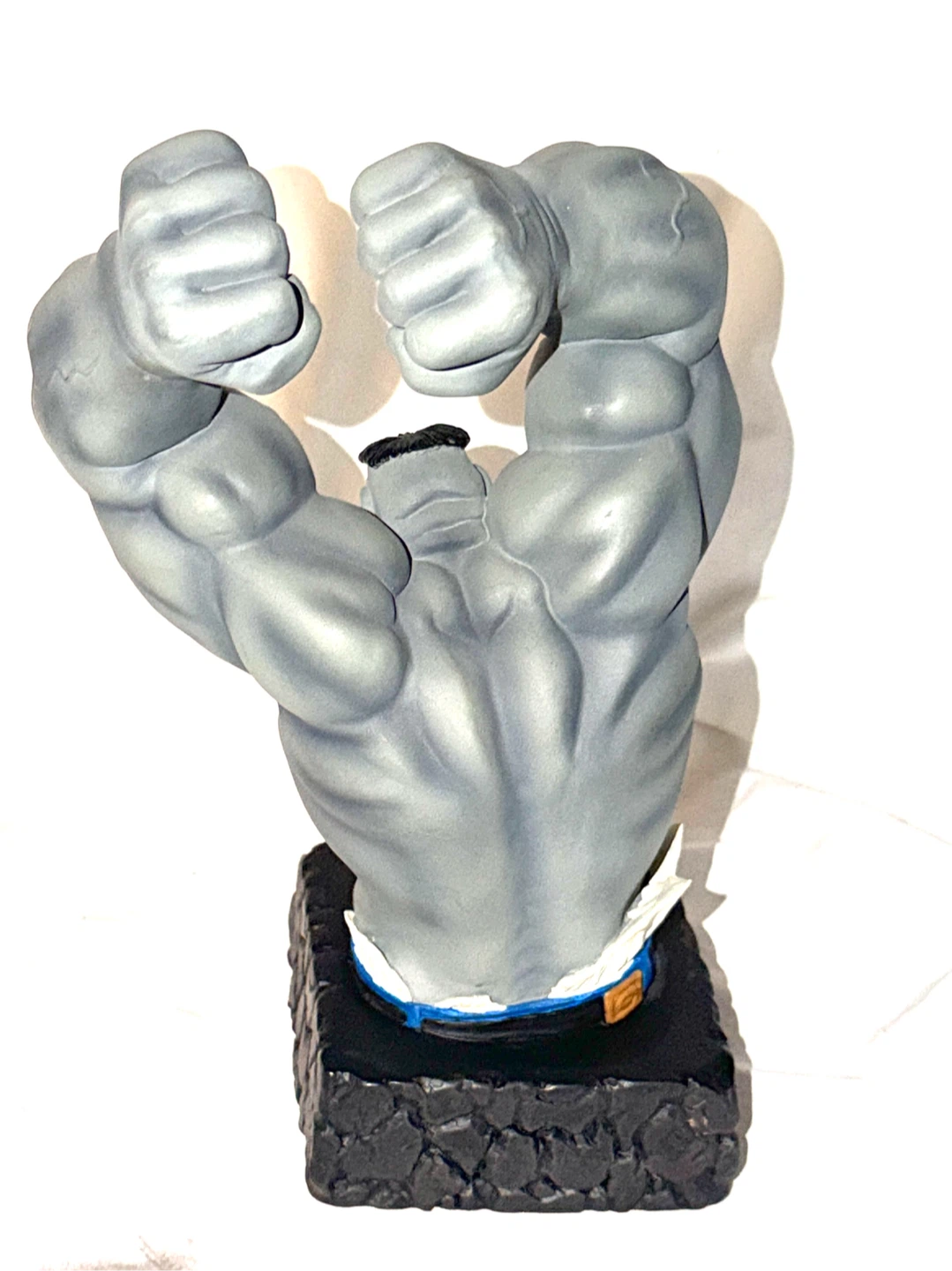 Dynamic Forces Marvel Gray Hulk Limited Edition Bust - photo 4