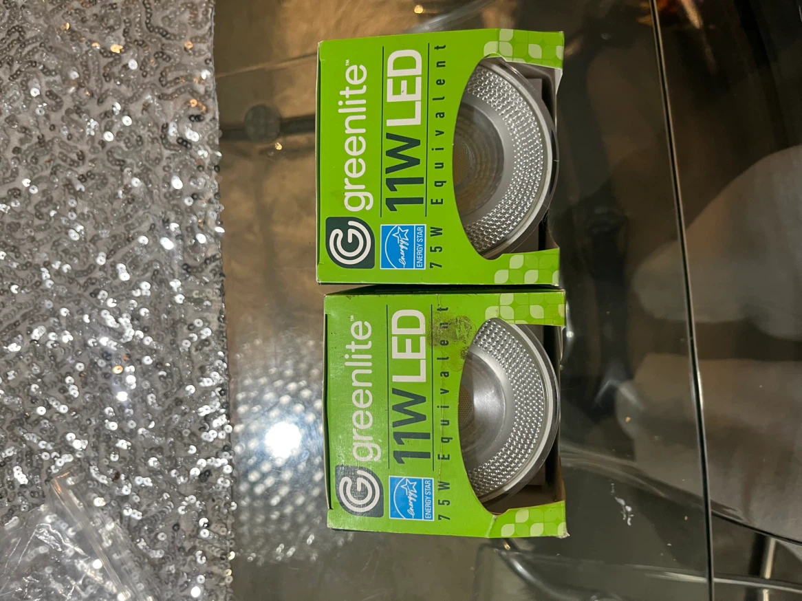 Two Greenlite 11W LED PAR30 Floodlight Bulbs - photo 2