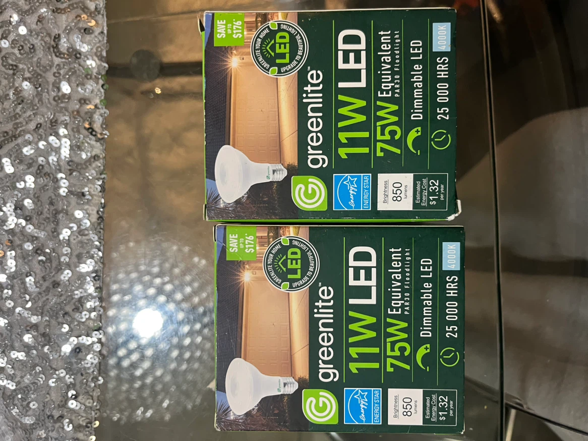 Two Greenlite 11W LED PAR30 Floodlight Bulbs - photo 3
