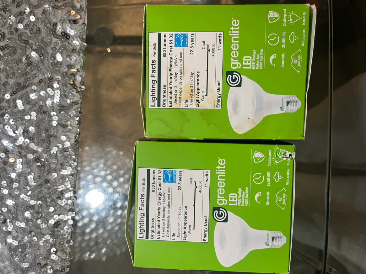 Two Greenlite 11W LED PAR30 Floodlight Bulbs - photo 4