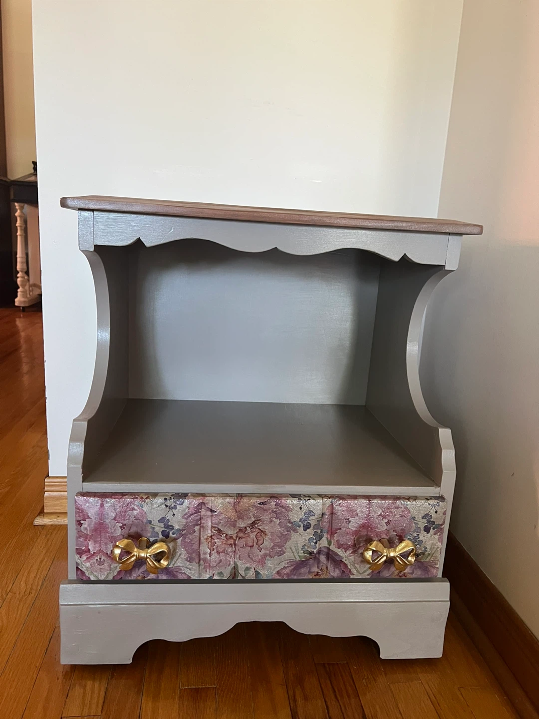 Refurbished wooden nightstand - photo 3