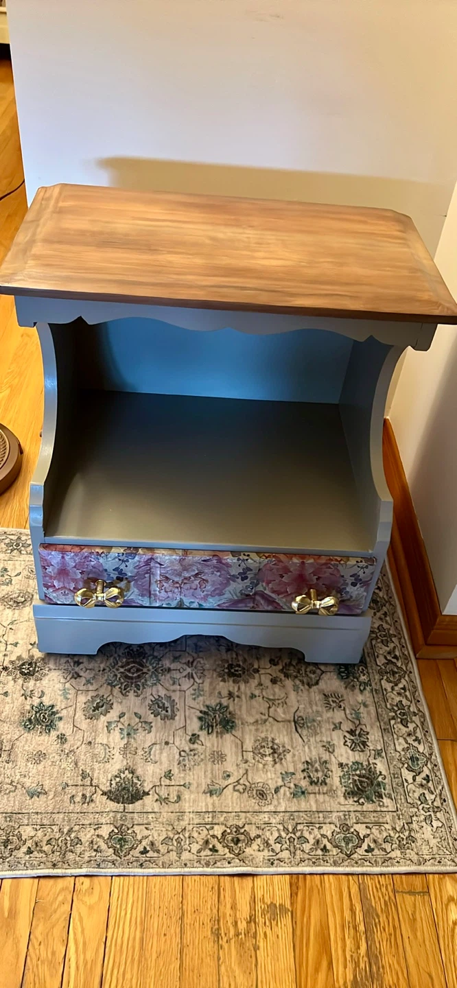 Refurbished wooden nightstand - photo 5