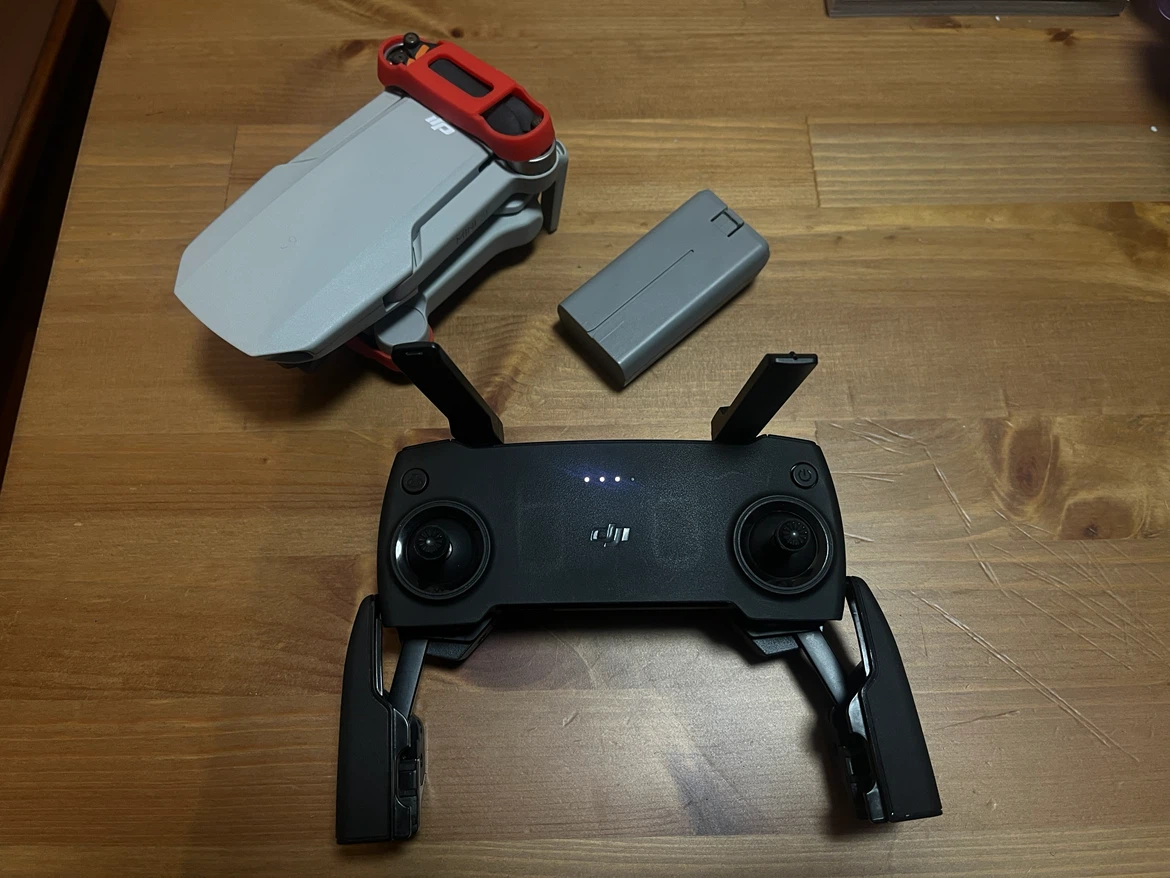 Like new DJI Mini SE Drone with battery and remote controller