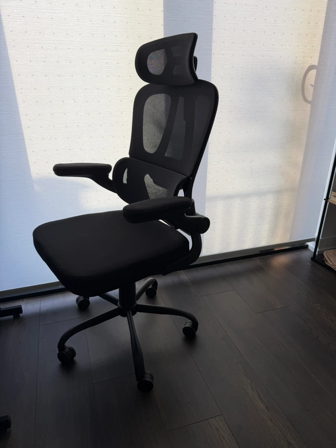 Black Ergonomic Mesh Office Chair - photo 2