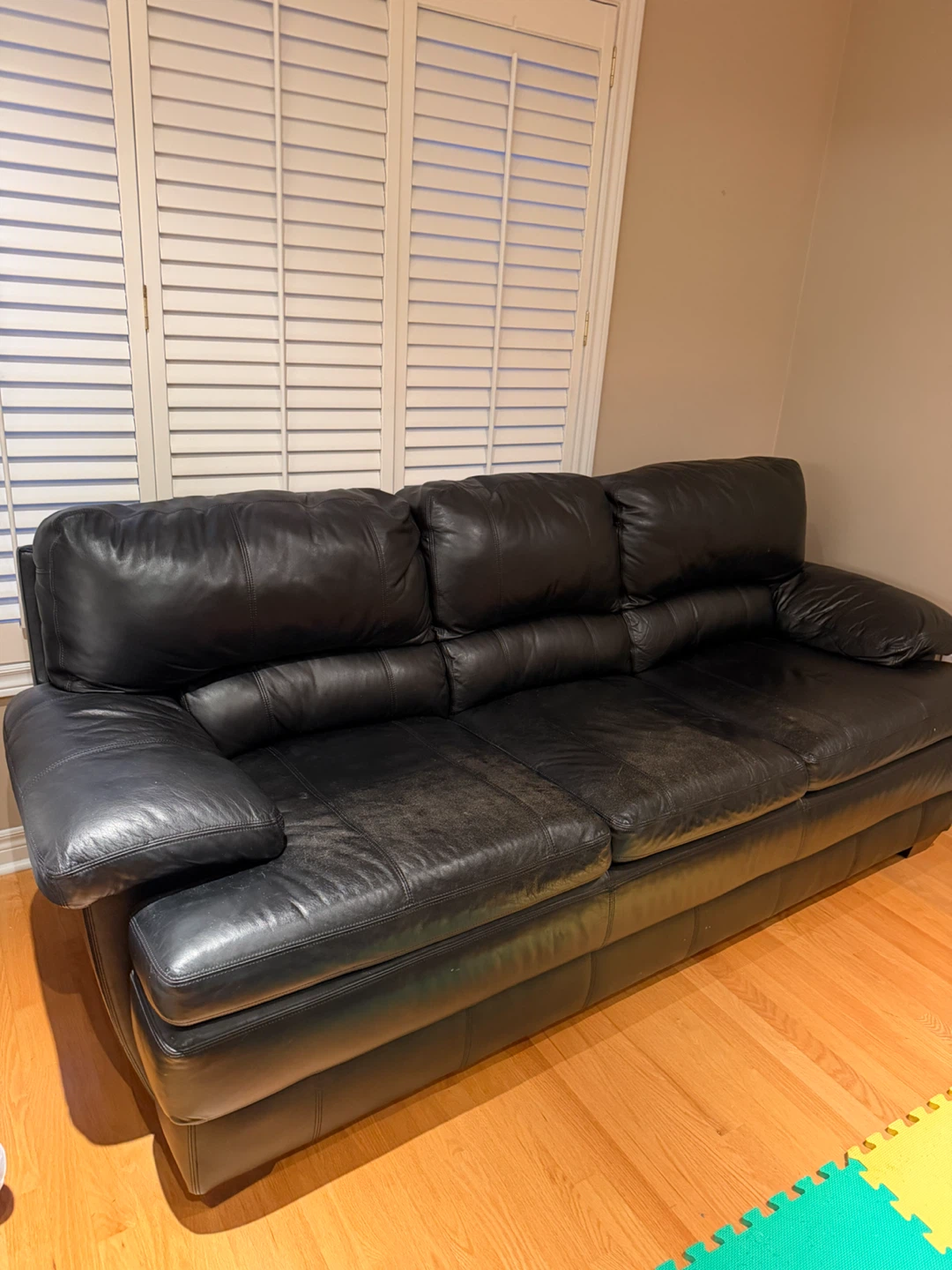 Black Leather Three-Seater Sofa - photo 3
