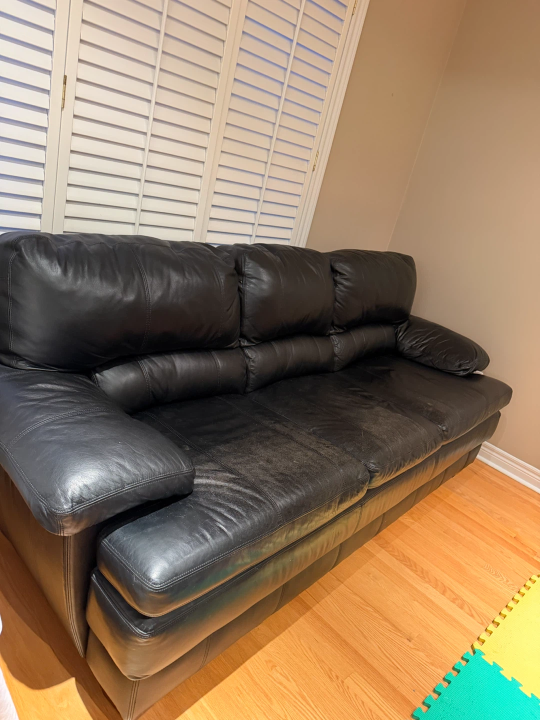 Black Leather Three-Seater Sofa - photo 4