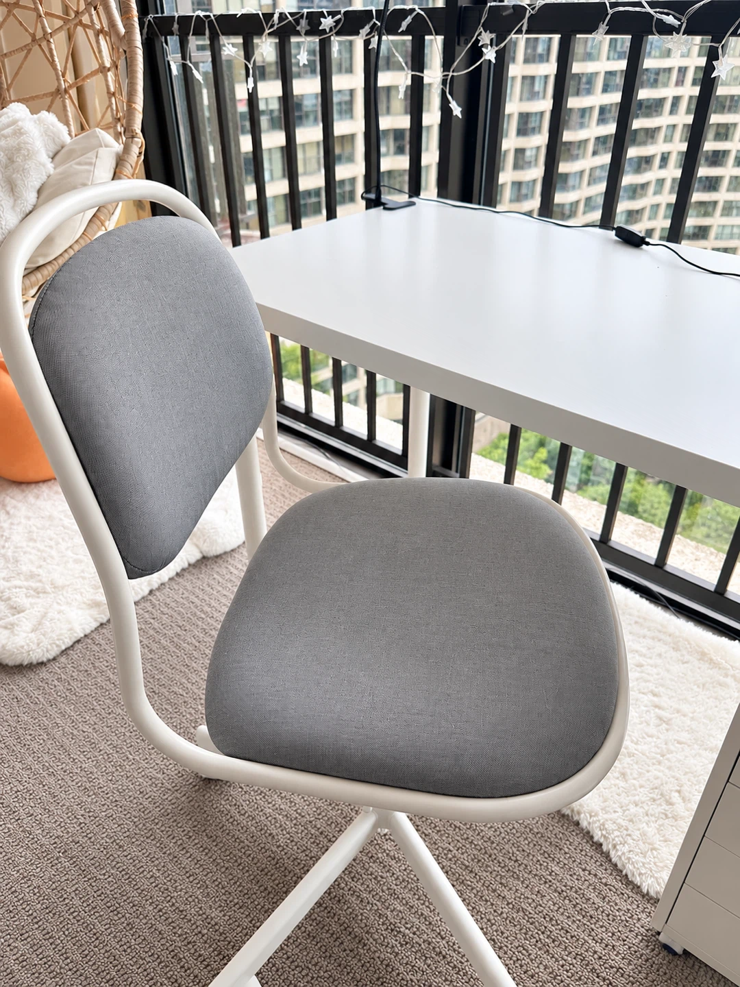 Desk and chairs - photo 3