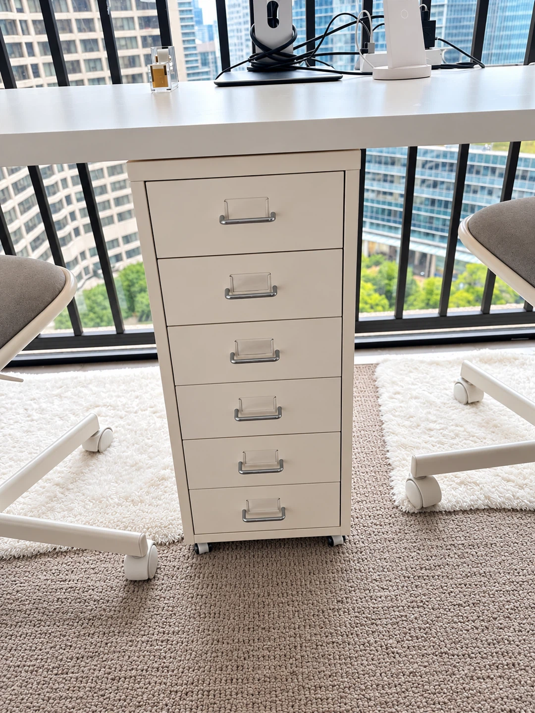Desk and chairs - photo 4