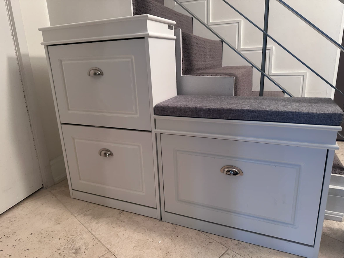 Shoe storage cabinet