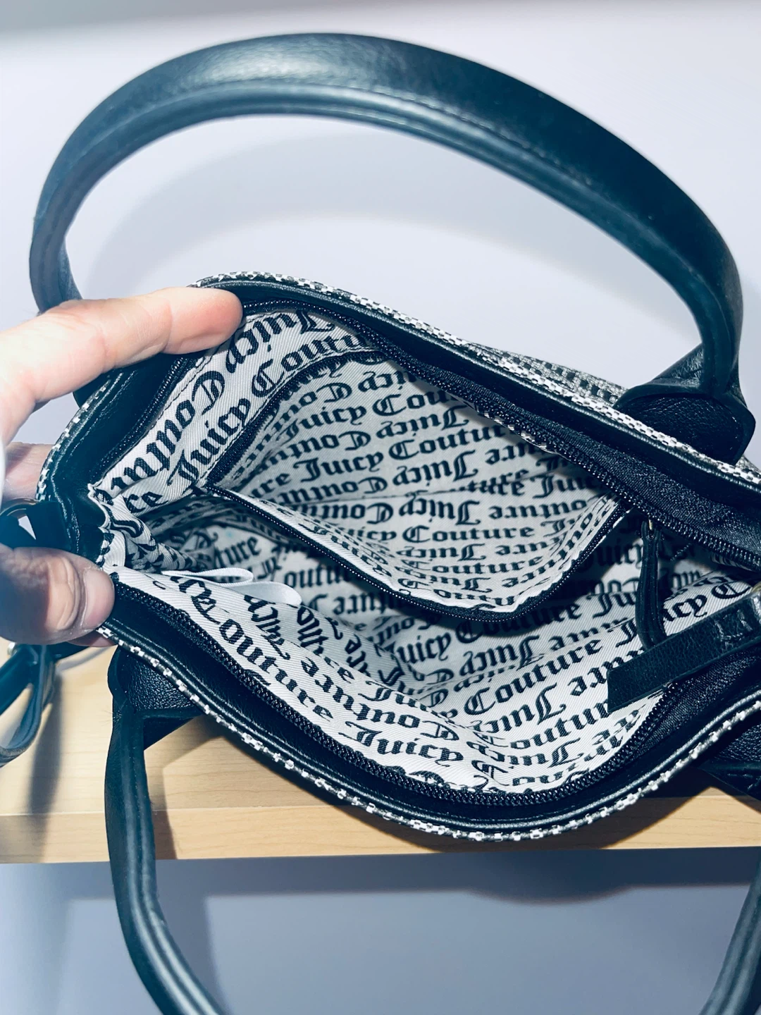 Juicy Couture Black and White Handbag - photo 3