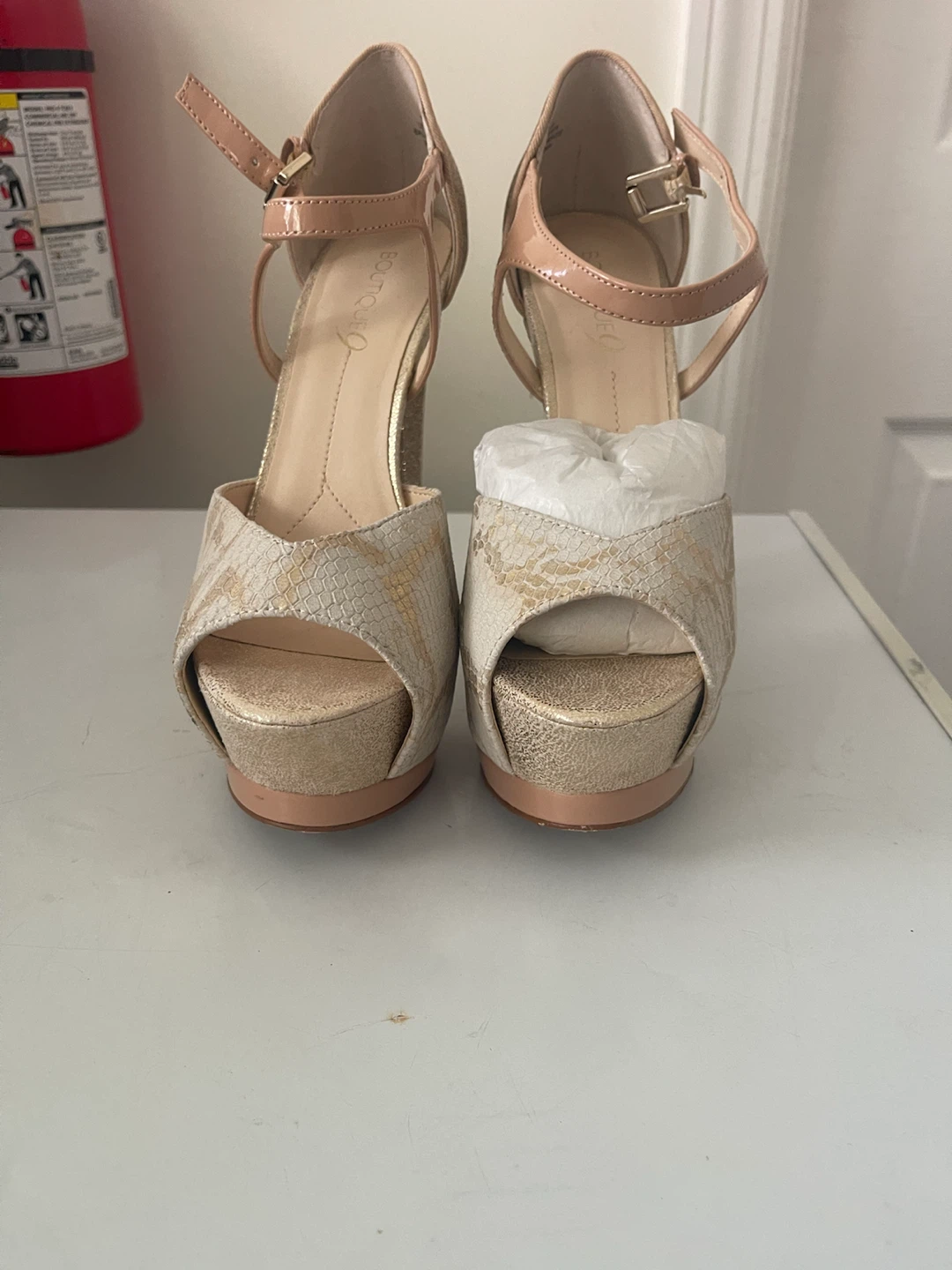 Boutique 9 Gold and Beige Heels Size 6.5 - photo 2