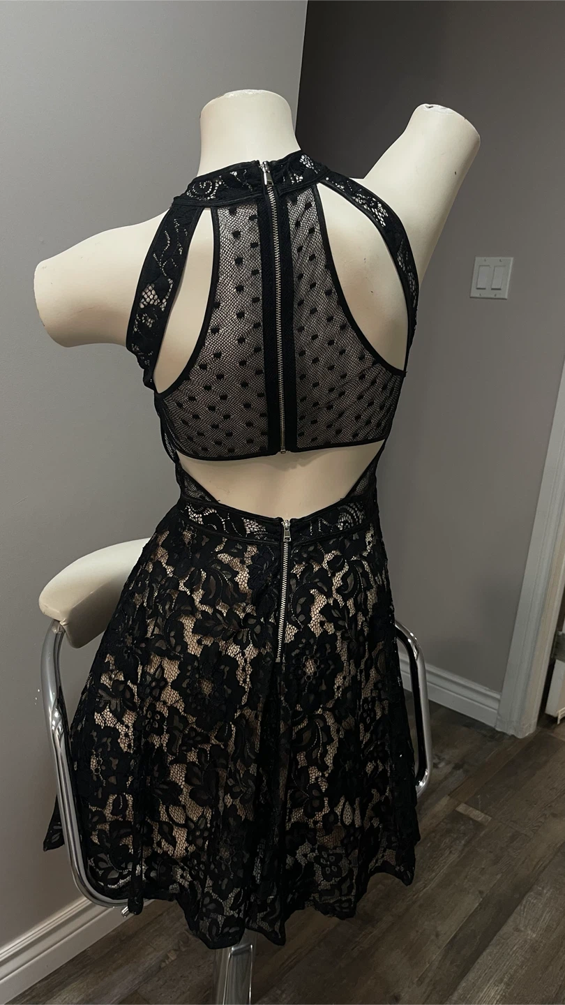 Black lace cutout dress - photo 3