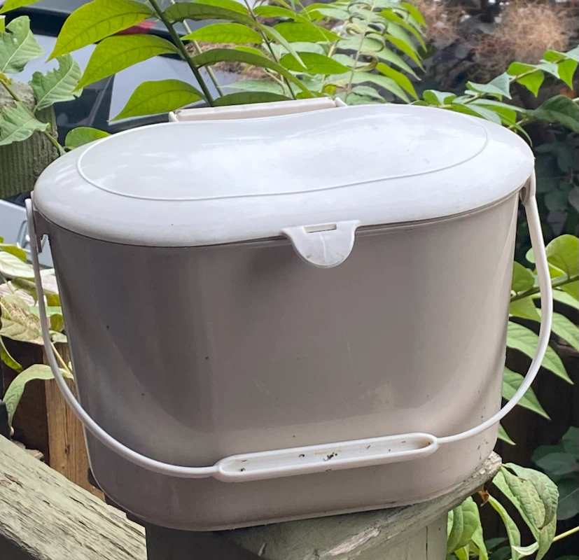 Kitchen Compost Pail with Handle