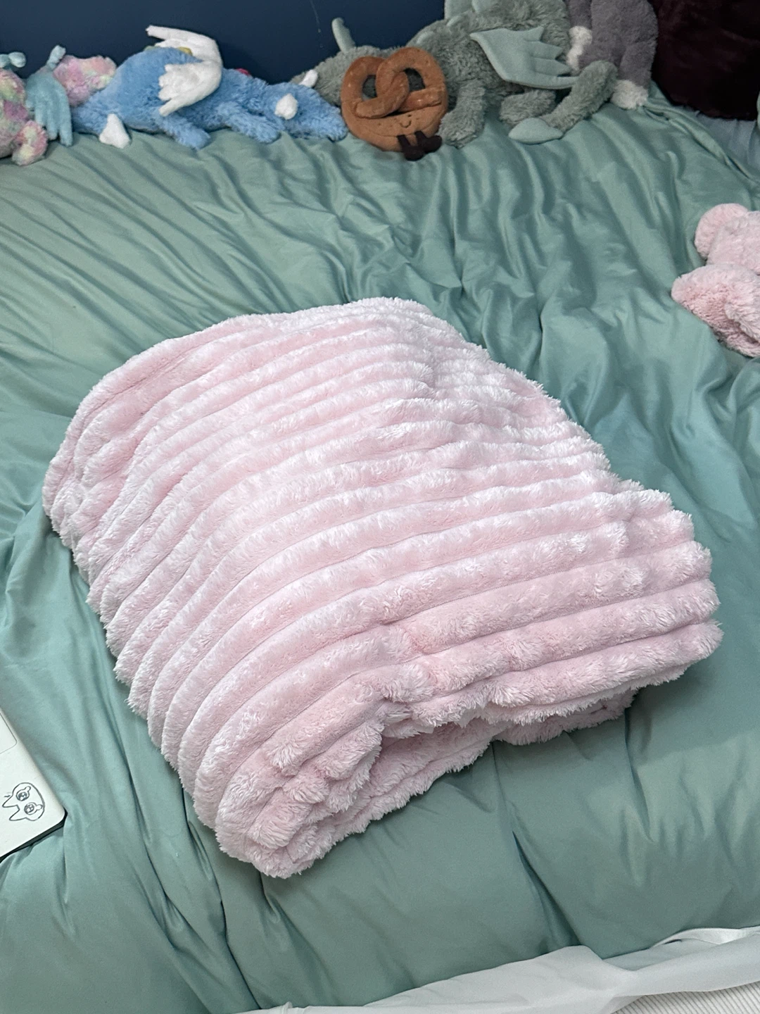 Light Pink Ribbed Plush Throw Blanket