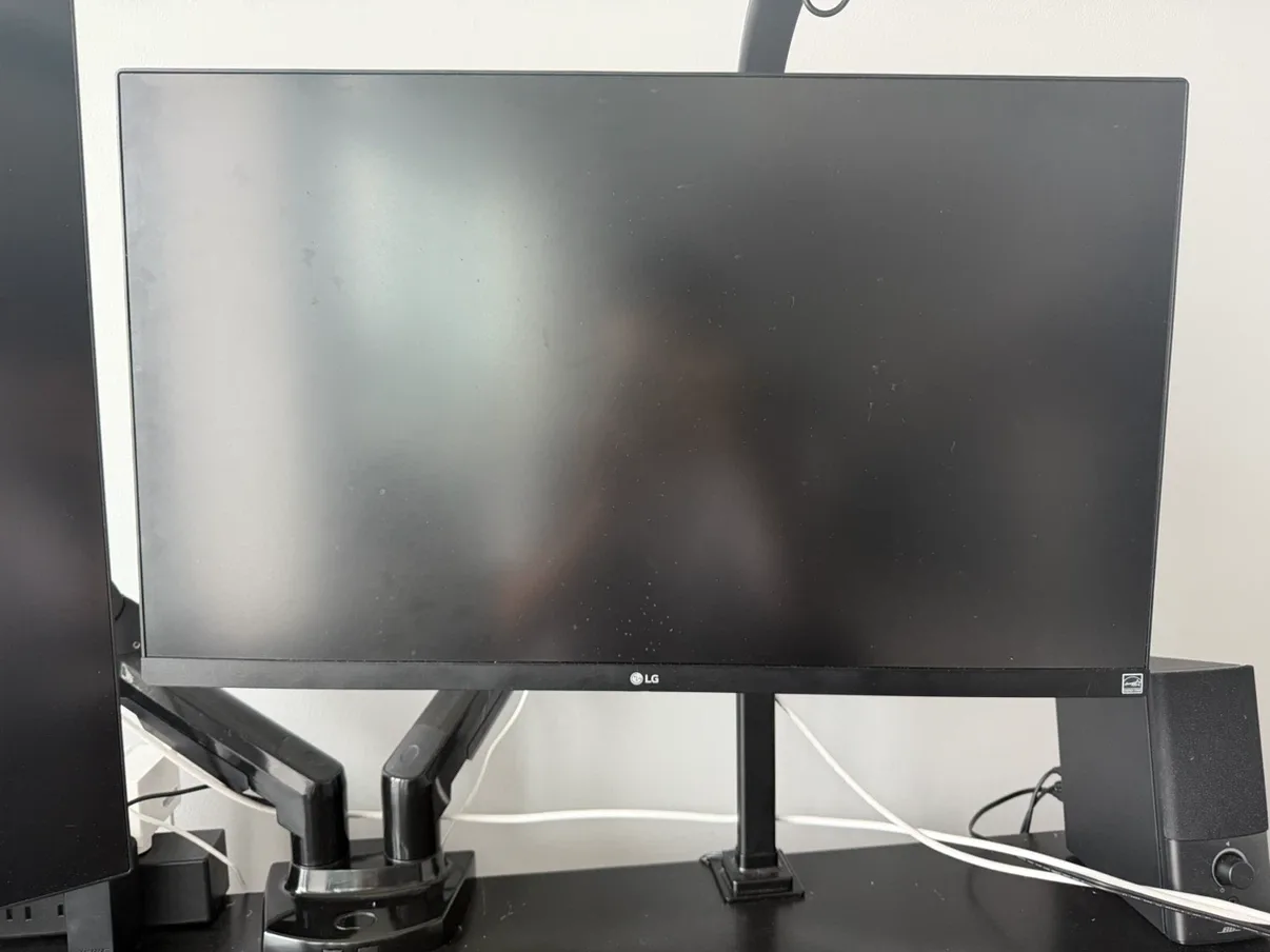 2 sets of LG 27UP600-W 27-inch 4K UHD Monitor - photo 2