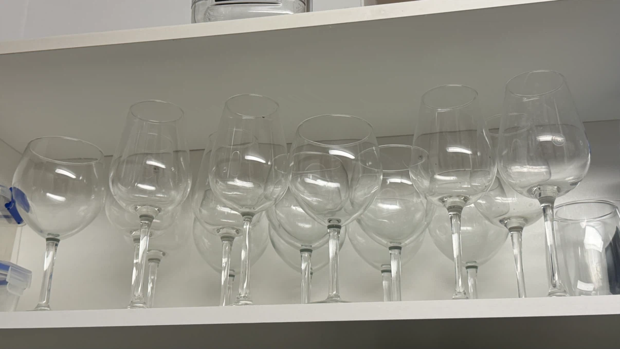 Set of Clear Wine Glasses (12 Glasses) - photo 2