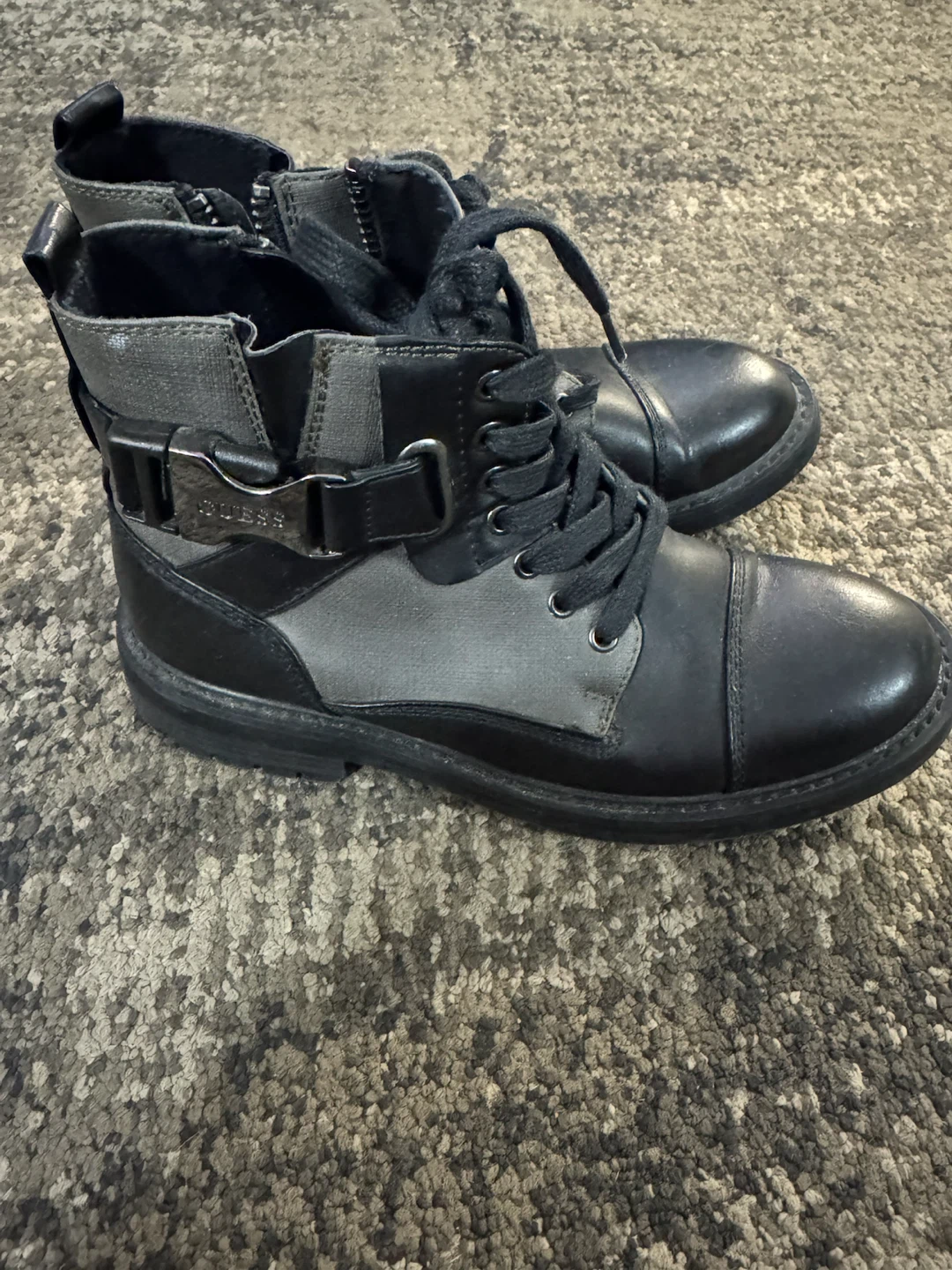 Men’s size 7 guess boots